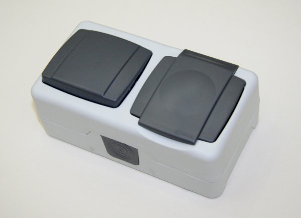 Вимикач 1-клавішний+розетка з кришкою IP44 сірий 37064202 Makel