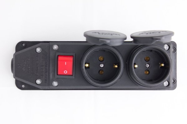 S9100038 Розетка подвійна з захисною кришкою каучукова e.socket.rubber.029.2.16.s, з з/к, 16А, з вимикачем E.NEXT