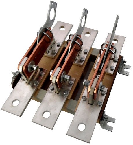 Роз'єднувач РЄ 19-41-311600 1000А 3Р з важелем для пополюсного оперування штангою на ізоляційних секціях (ІС)