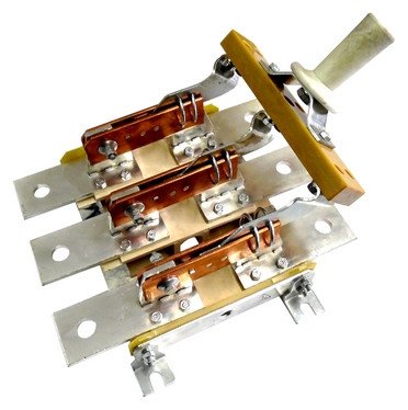 Роз'єднувач РЄ 19-43-311100 1600А 3Р переднього приєднання з центральним руків'ям на ізоляційних секціях (ІС)