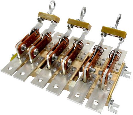 Разъединитель РЕ 19-45/46-311600 2500/3150А 3Р с рычагом для пополюсного оперирования штангой на секциях (ИС)