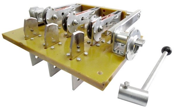 Переключатель-разъединитель РЕ 19-41-722500 1000А 3Р левая боковая смещенная ручка на изоляционной плите (ИП)