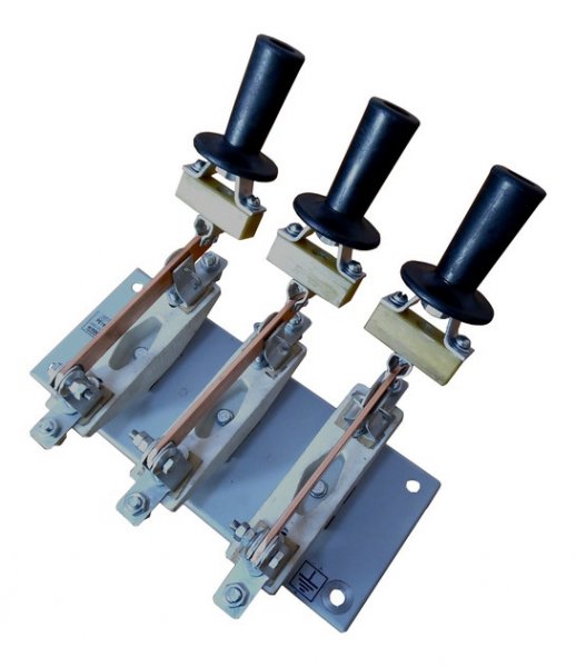 Разъединитель РЕ 19-31-311700 100А 3Р переднего присоединения с рукояткой для пополюсного оперирования