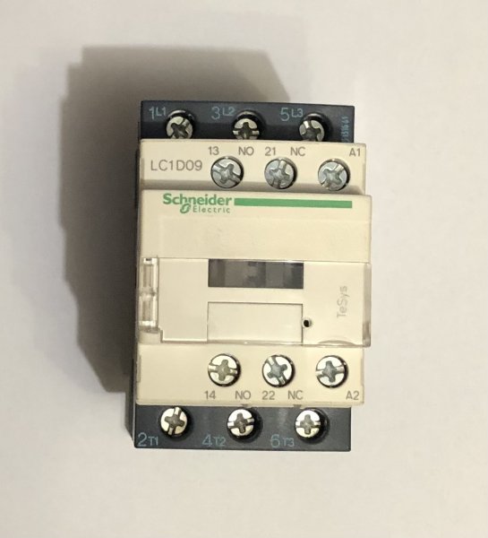 Контактор Schneider LC1D09F7 9А катушка 110В 1NO+1NC