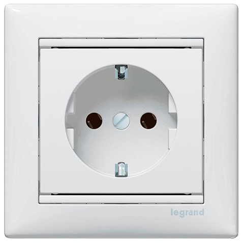 774420 Legrand Розетка с заземляющим контактом белая Valena Classic