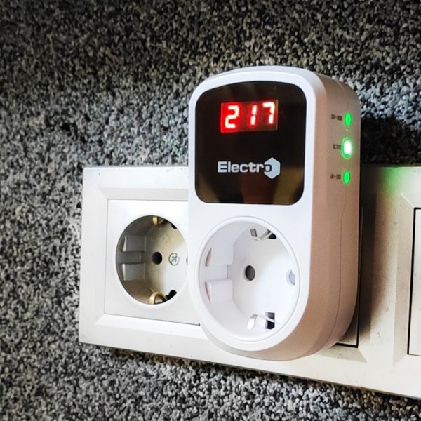 Реле контролю напруги побутове РП з чорним дисплеєм, розеткове, цифрове, 16А, 150-210В/230-280В, 5сек. - 999сек. ElectrO