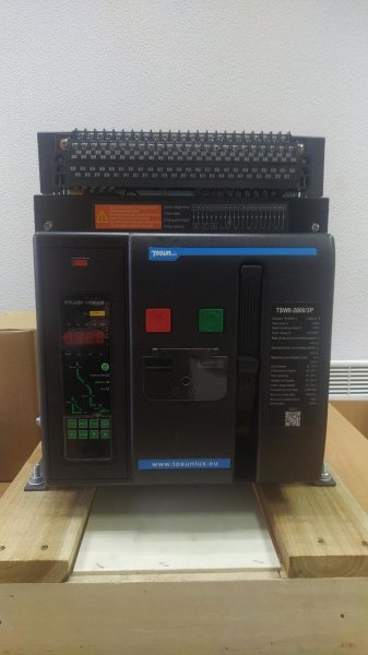 TSW8-2000F Повітряний вимикач стаціонарний RS485 TSW8-2000F 2000A 3P Icu65kA Ics50kA Ig 0,2-1In Ir 0,4-1In Isd 0,4-15In напруга 400/690В TOSUNLux
